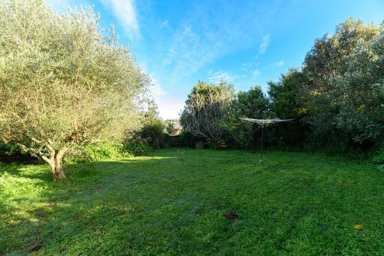 Photo of property in 15 Zita Maria Drive, Massey, Auckland, 0614