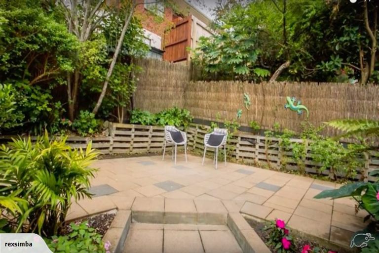 Photo of property in 2/20 Malters Place, Browns Bay, Auckland, 0630