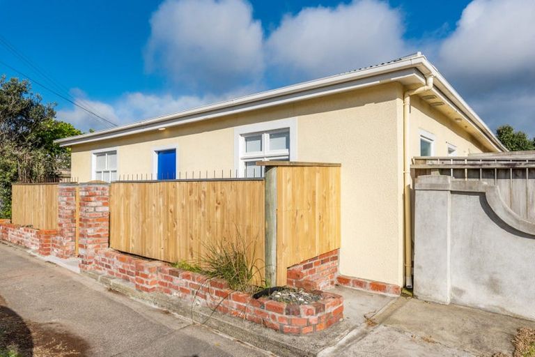 Photo of property in 10-10a Waimea Road, Waikanae Beach, Waikanae, 5036