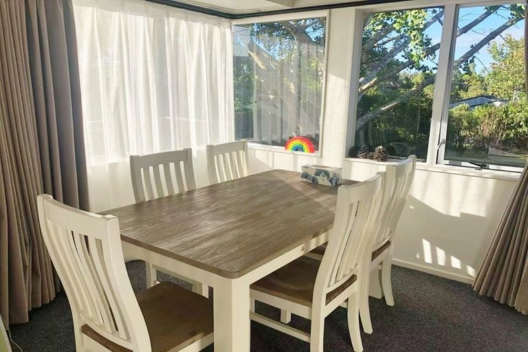 Photo of property in 2a Trafalgar Road, Milford, Auckland, 0620