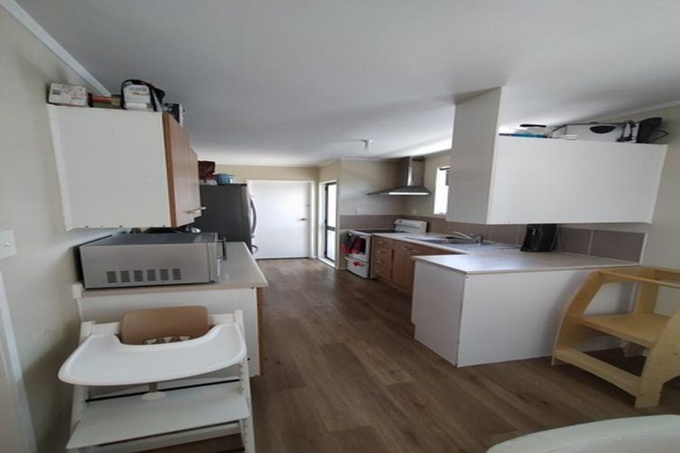 Photo of property in 42 Hassan Drive, Massey, Auckland, 0614