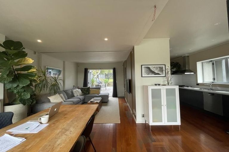 Photo of property in 60 Waiohua Road, Greenlane, Auckland, 1061