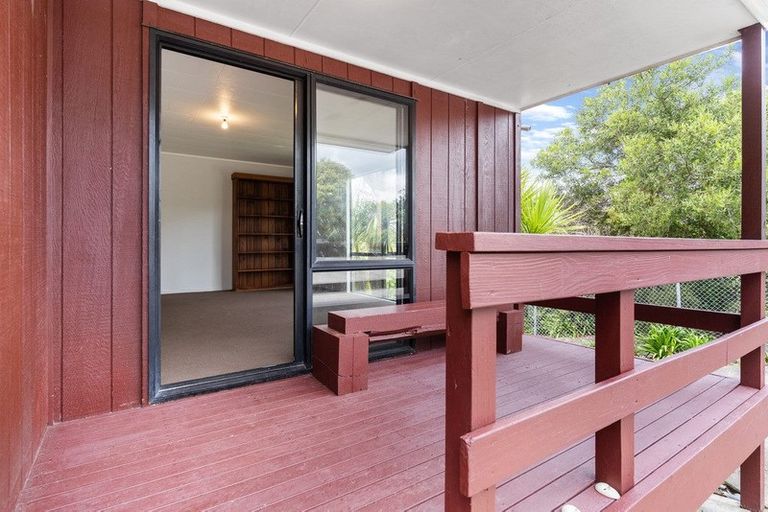 Photo of property in 76 Harmel Road, Glendene, Auckland, 0602