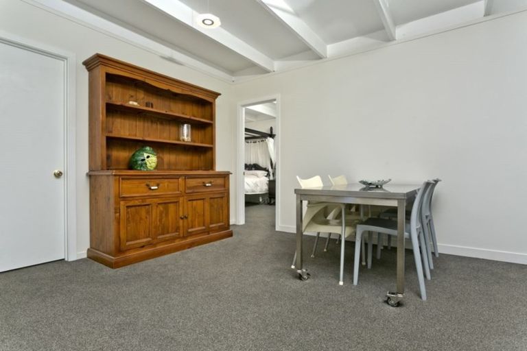 Photo of property in 8 Longwood Place, Forrest Hill, Auckland, 0620