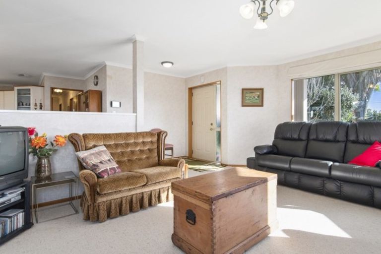 Photo of property in 17 Pampas Grove, Welcome Bay, Tauranga, 3112