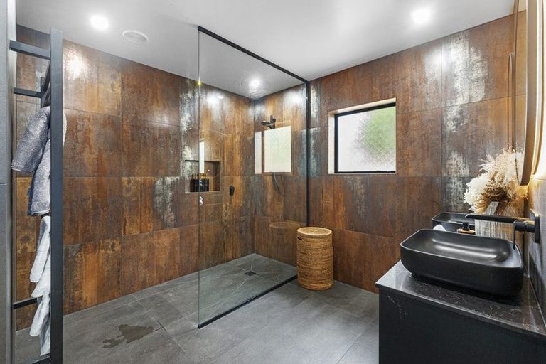 Photo of property in 127 Bethells Road, Waitakere, 0781