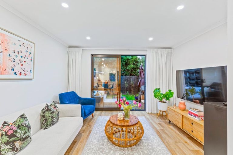 Photo of property in 32 Wharara Lane, Massey, Auckland, 0614