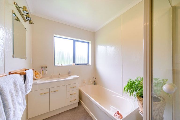 Photo of property in 981 Roberts Line, Bunnythorpe, Palmerston North, 4478