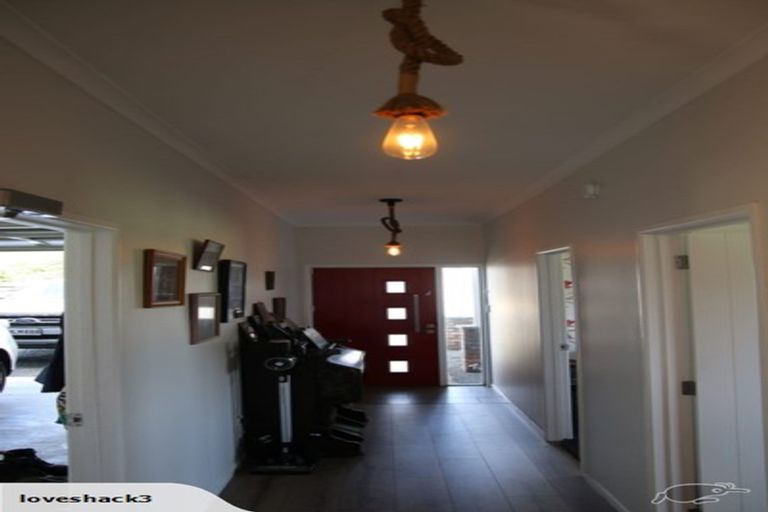 Photo of property in 323 Karioitahi Road, Karioitahi, Waiuku, 2683