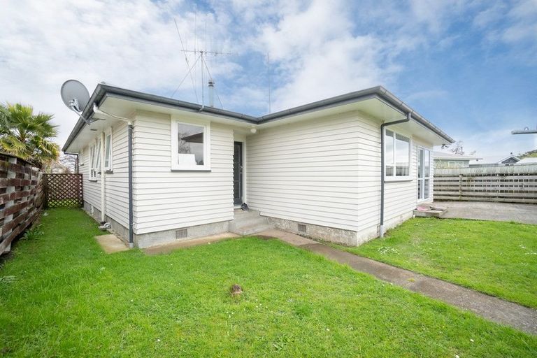 Photo of property in 24 Rhodes Drive, Kelvin Grove, Palmerston North, 4414
