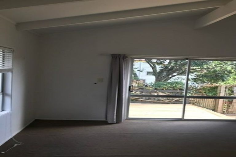 Photo of property in 1/32 Knightsbridge Drive, Forrest Hill, Auckland, 0620