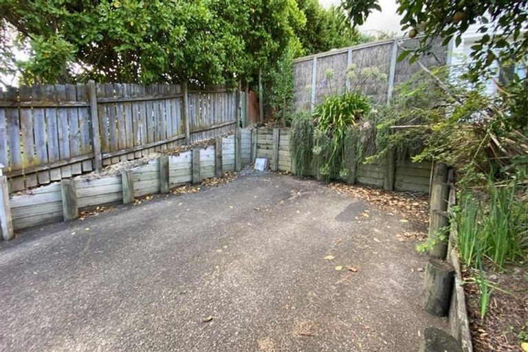 Photo of property in 1b Montana Avenue, Murrays Bay, Auckland, 0630