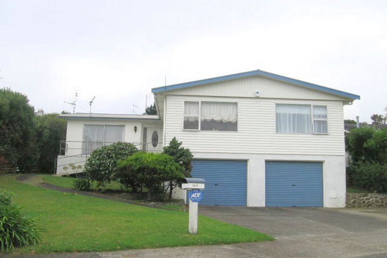 Photo of property in 109 Taylor Terrace, Tawa, Wellington, 5028