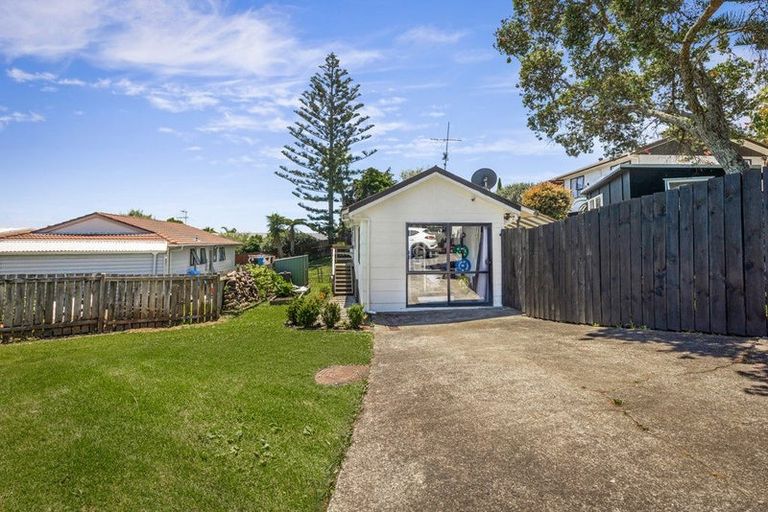 Photo of property in 46 Lavelle Road, Henderson, Auckland, 0612