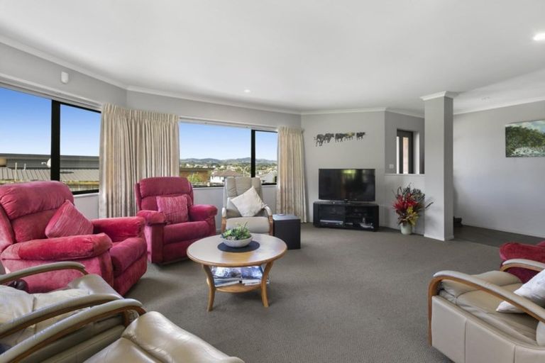 Photo of property in 8 Dumfries Place, Pyes Pa, Tauranga, 3112