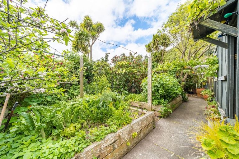 Photo of property in 93 Oroua Street, Eastbourne, Lower Hutt, 5013