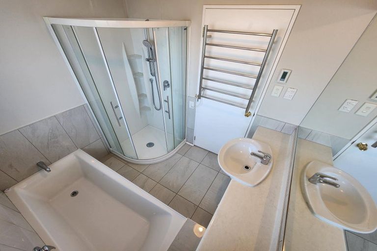 Photo of property in 24 Willowstream Grove, Cloverlea, Palmerston North, 4412