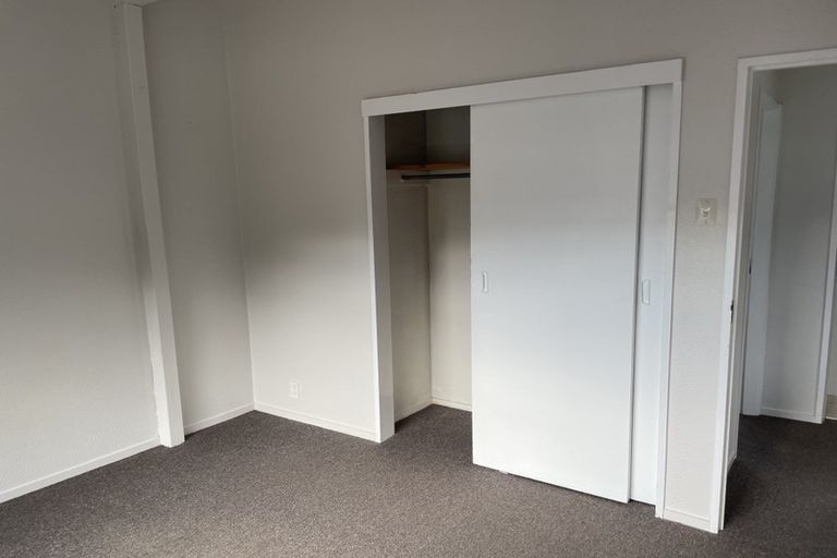 Photo of property in 1/133 Queens Drive, Lyall Bay, Wellington, 6022