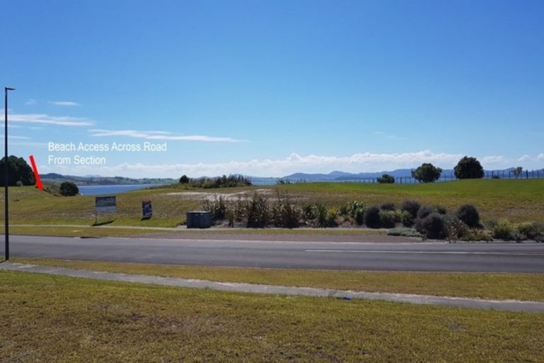 Photo of property in 19 Karoro Road, One Tree Point, 0118