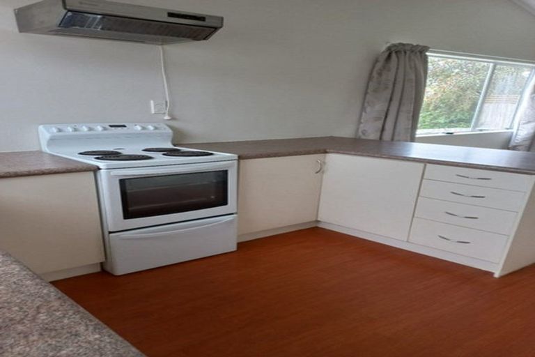 Photo of property in 72 Vodanovich Road, Te Atatu South, Auckland, 0610