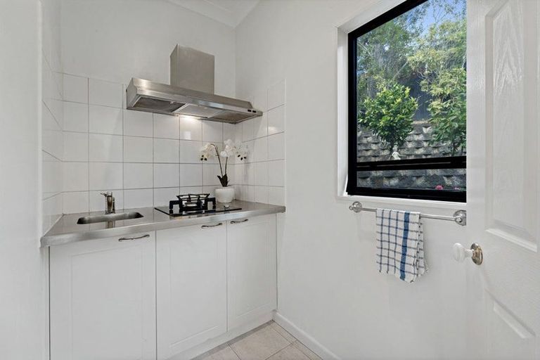 Photo of property in 15 Tumbridge Place, Somerville, Auckland, 2014