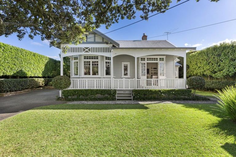 Photo of property in 42 Norwood Road, Bayswater, Auckland, 0622