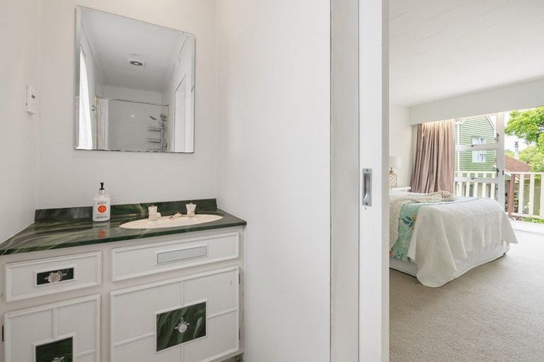 Photo of property in 70 Glen Road, Raumati South, Paraparaumu, 5032