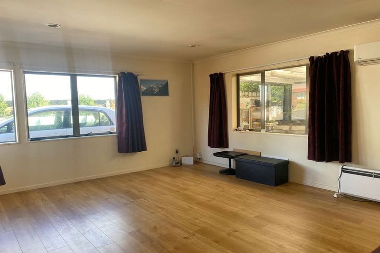 Photo of property in 10 Wheaton Place, Glen Eden, Auckland, 0602