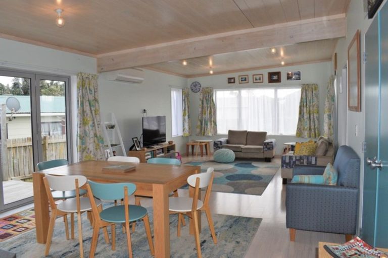 Photo of property in 17 Karaka Street, Otaki Beach, Otaki, 5512