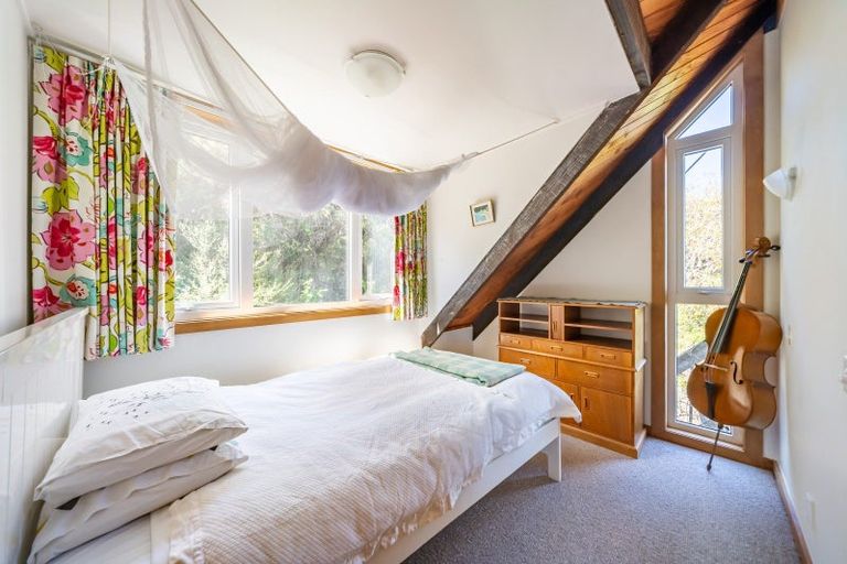 Photo of property in 28 Ngaumatau Road, Point Howard, Lower Hutt, 5013