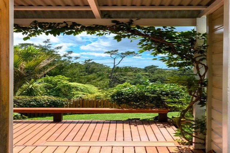 Photo of property in 43 Sunnyvale Road, Massey, Auckland, 0614