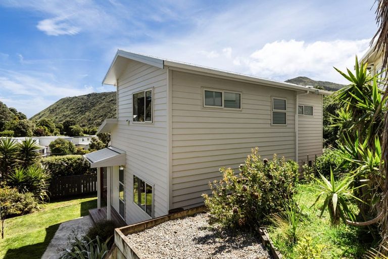 Photo of property in 3a Frobisher Street, Island Bay, Wellington, 6023