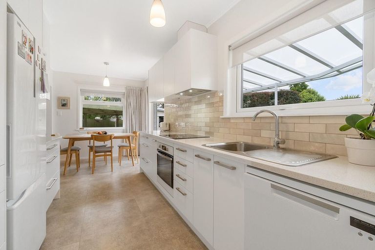 Photo of property in 89 Gloria Avenue, Te Atatu Peninsula, Auckland, 0610