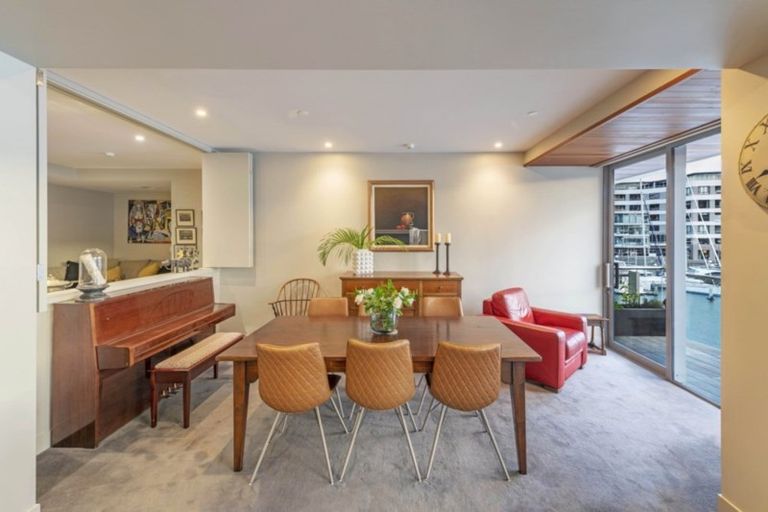 Photo of property in Clyde Quay Wharf, 2c/5 Clyde Quay Wharf, Te Aro, Wellington, 6011