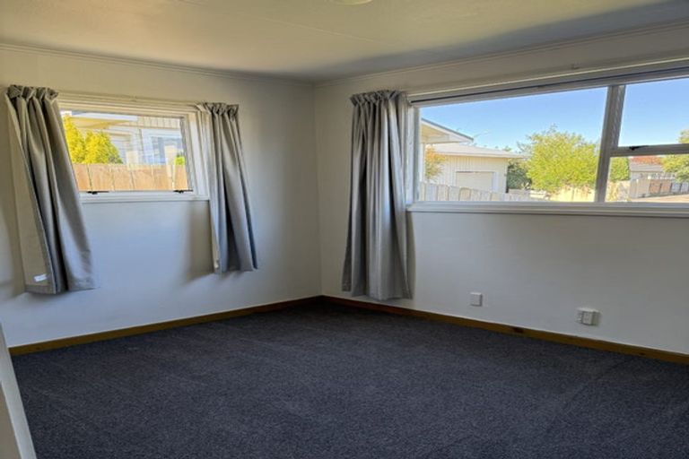 Photo of property in 3 Tiraumea Street, Palmerston North, 4410