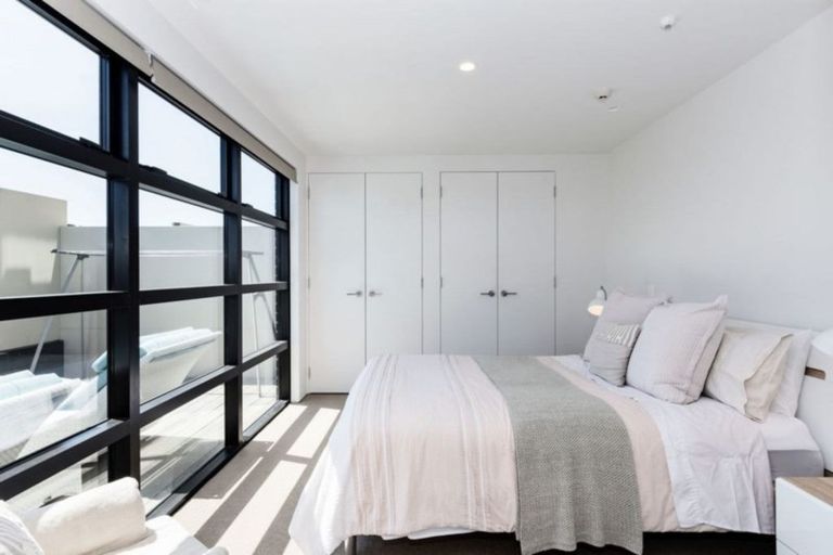 Photo of property in 211 Marine Parade, Mount Maunganui, 3116