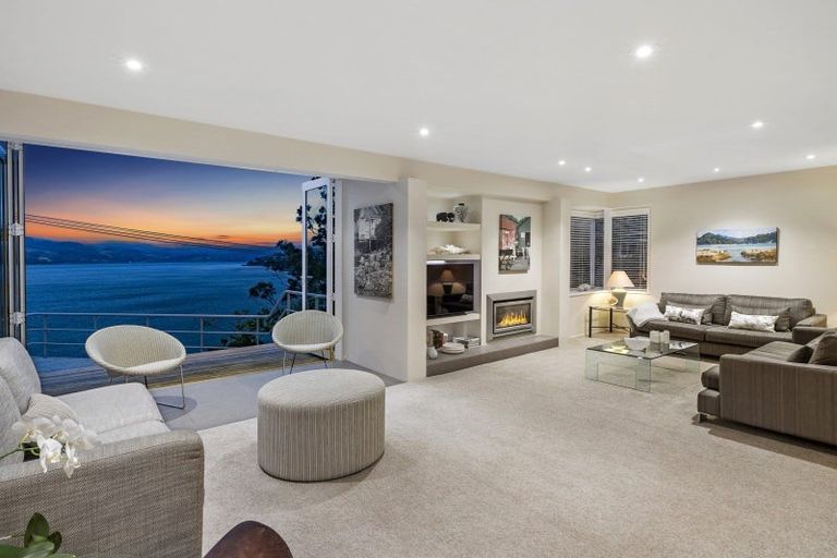 Photo of property in 34 Marine Parade, Macandrew Bay, Dunedin, 9014