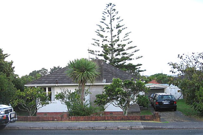Photo of property in 73 Roberts Road, Te Atatu South, Auckland, 0610