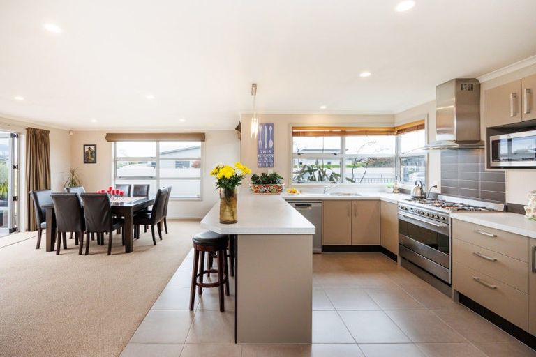Photo of property in 46 Rosalie Terrace, Kelvin Grove, Palmerston North, 4414
