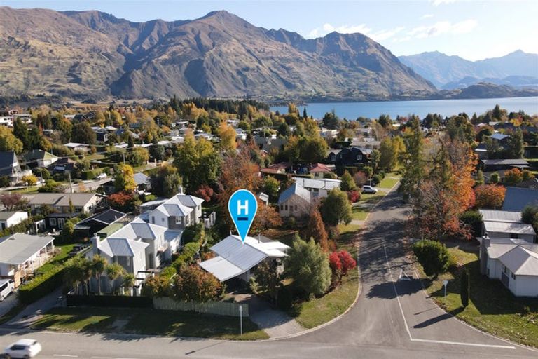 Photo of property in 1 Hunter Crescent, Wanaka, 9305