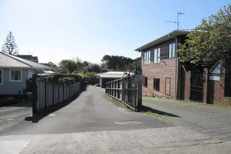 Photo of property in 15 Aorangi Road, Paraparaumu, 5032