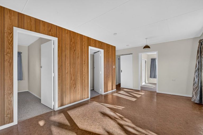 Photo of property in 44 Pinedale Crescent, Riversdale Beach, Masterton, 5872