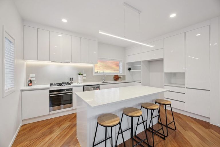 Photo of property in 352 East Coast Road, Sunnynook, Auckland, 0630