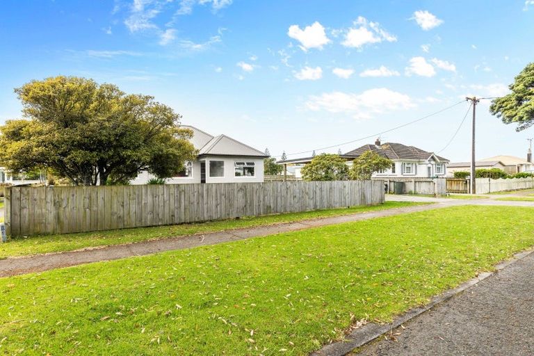 Photo of property in 90 Centennial Avenue, Waitara, 4320