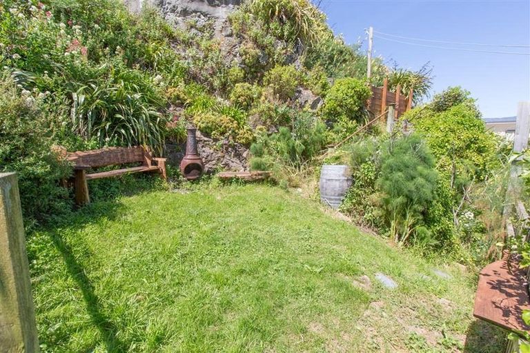 Photo of property in 85 Breaker Bay Road, Breaker Bay, Wellington, 6022