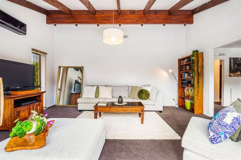 Photo of property in 1/10 Hillcrest Avenue, Hillcrest, Auckland, 0627