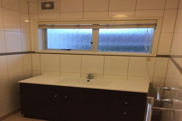 Photo of property in 2/103 Vauxhall Road, Narrow Neck, Auckland, 0624