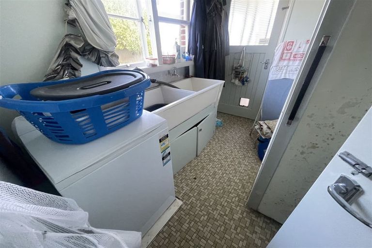 Photo of property in 90 Roberts Road, Te Atatu South, Auckland, 0610