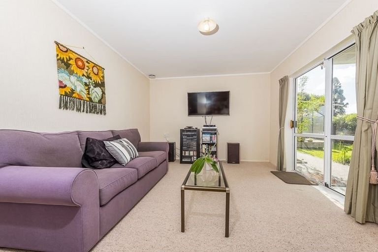 Photo of property in 5 Cherub Place, West Harbour, Auckland, 0618