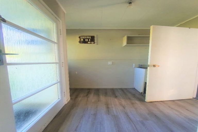 Photo of property in 55 Larissa Avenue, Henderson, Auckland, 0610